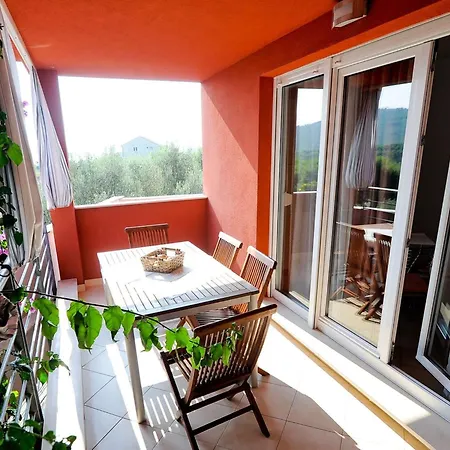 Juri - One Bedroom With Terrace Sme I